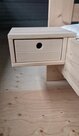 houten-nachtkastje--AanHang-met-lade